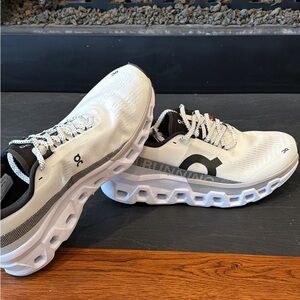 On Cloud Masters Running White and Black Athletic Shoes